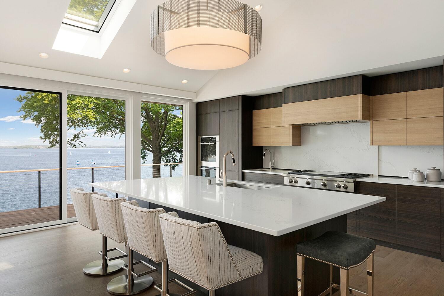 Contemporary Luxury on the Lake