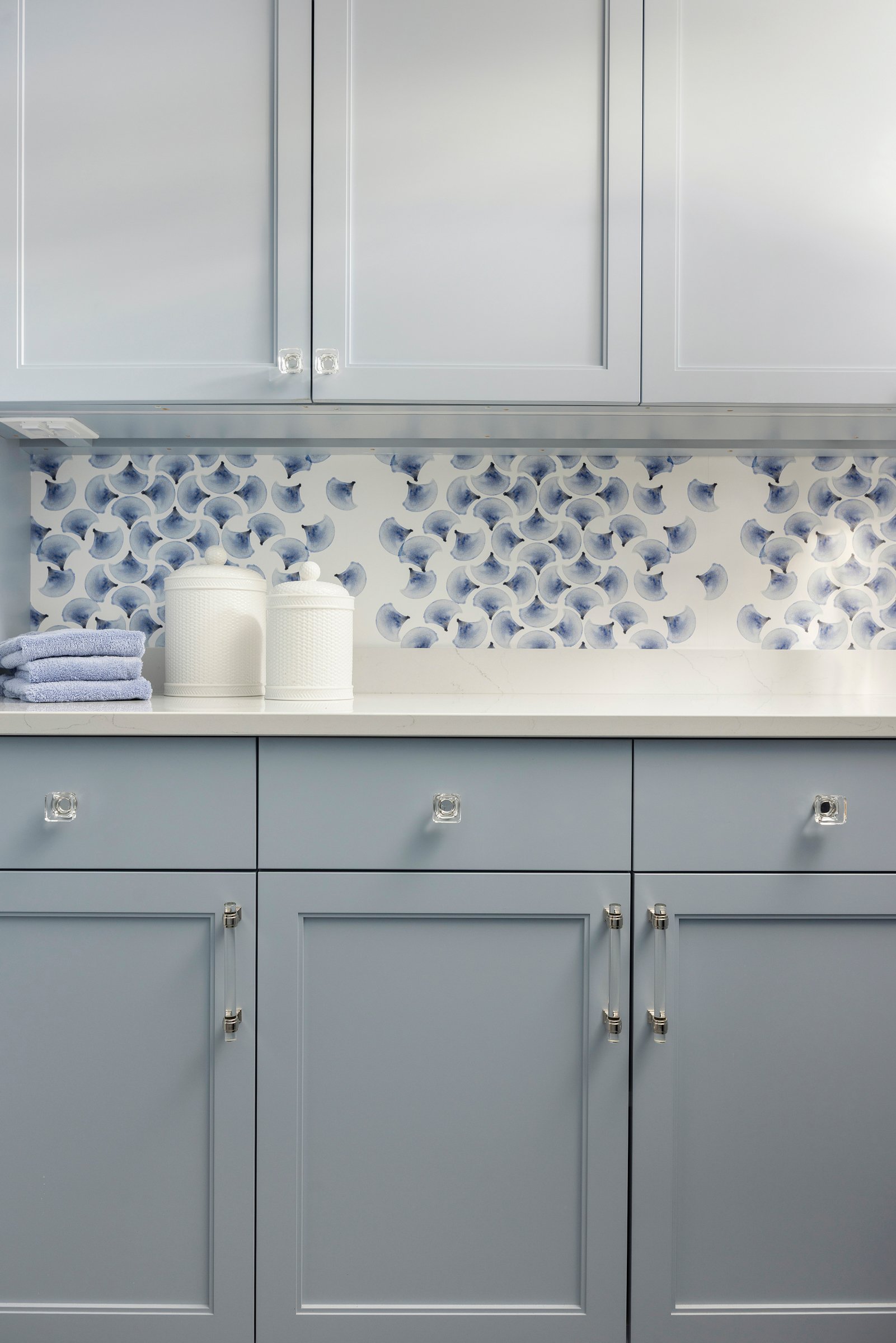 a home in blue tones 11